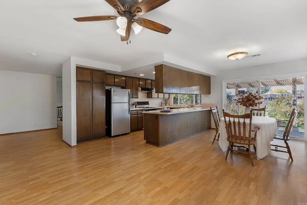 https://cdn.realtyfeed.com/cdn/127/306575486/9a196319207b9e20875501da898a6c49.webp