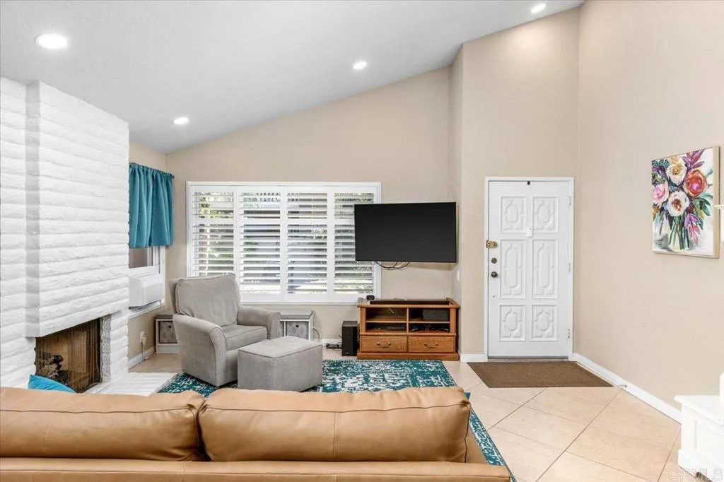 https://cdn.realtyfeed.com/cdn/127/306575492/30c5699c1f3bf687a919152b66f09aa9.webp