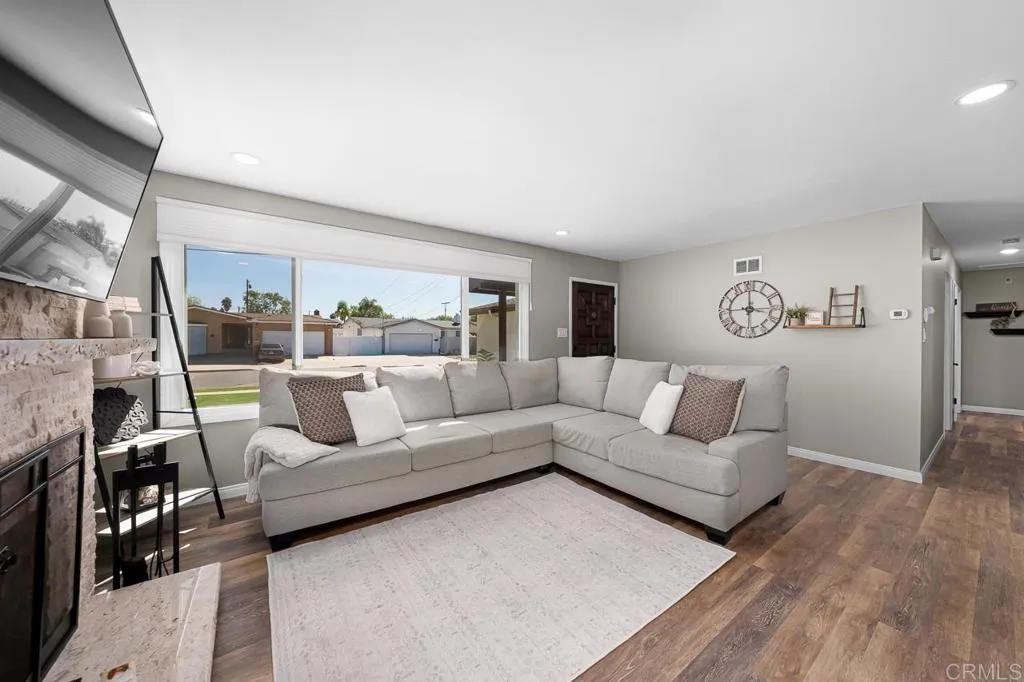 https://cdn.realtyfeed.com/cdn/127/306575686/493daac48ced98b7d81a7c801f7f0b7f.webp