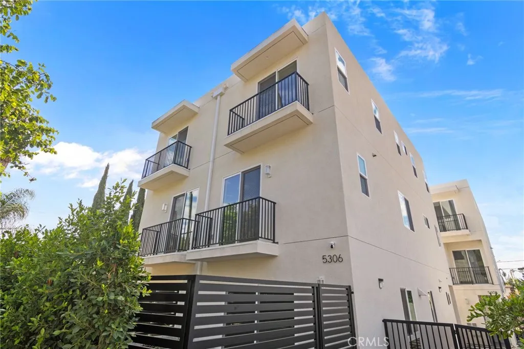 Los Angeles, CA 90032