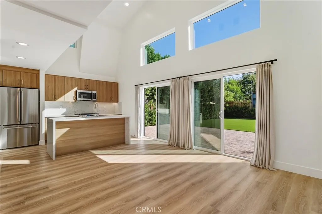 Woodland Hills, CA 91367