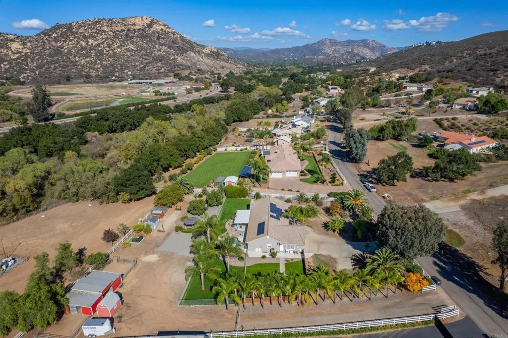 https://cdn.realtyfeed.com/cdn/127/306575958/137de03ed5b9e2fe33309104fe5ee434.webp