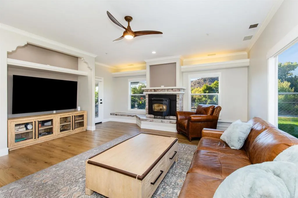 https://cdn.realtyfeed.com/cdn/127/306575958/8f02ef945f46c2df6f245d5f94442c64.webp