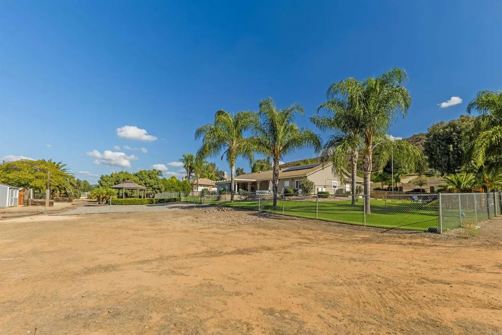 https://cdn.realtyfeed.com/cdn/127/306575958/b24816fb3707034982f3eb79555c1bd9.webp