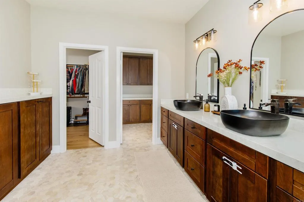 https://cdn.realtyfeed.com/cdn/127/306575958/d281ec326f6be7363efba8c15825f5fb.webp