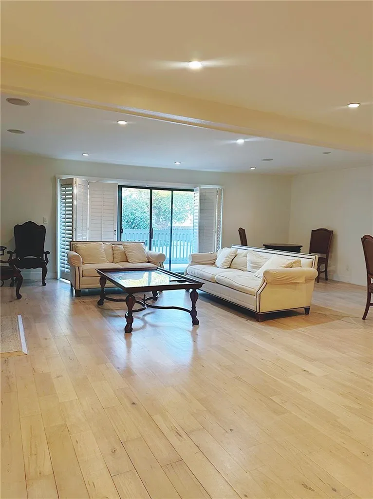 Los Angeles, CA 90035