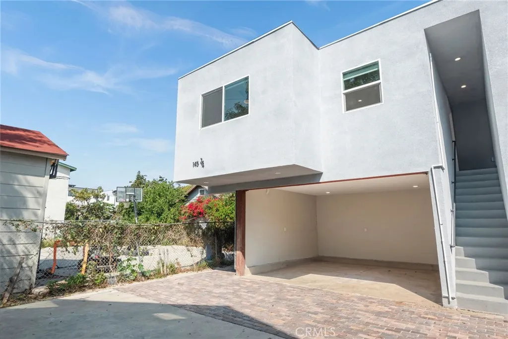 Los Angeles, CA 90011