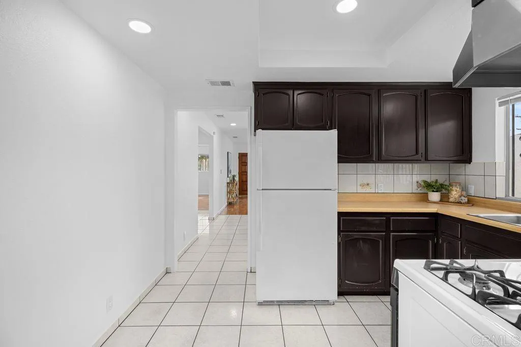 https://cdn.realtyfeed.com/cdn/127/306576042/1965ec76c01806836e9d8d44dbe12550.webp