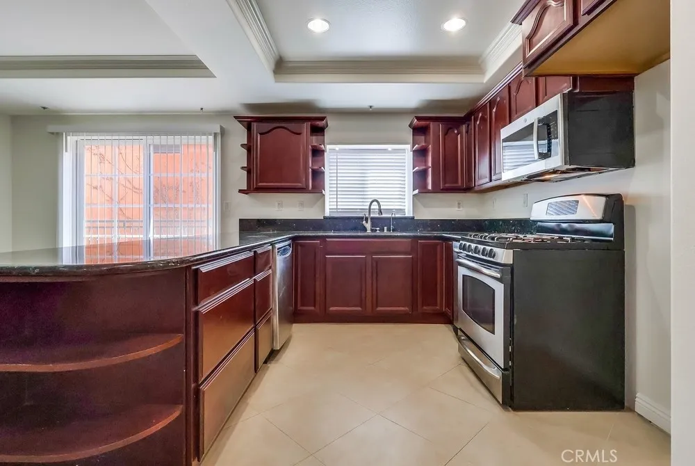 Los Angeles, CA 90005