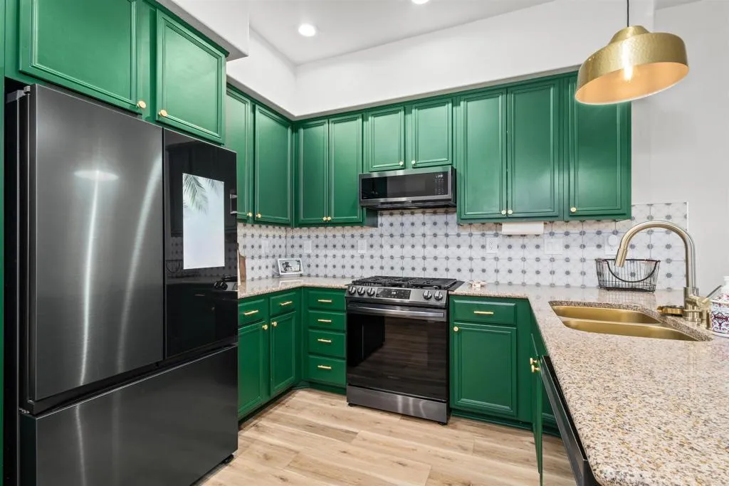 https://cdn.realtyfeed.com/cdn/127/306576273/b6b0274673d5f3a53020f6c8569048ab.webp
