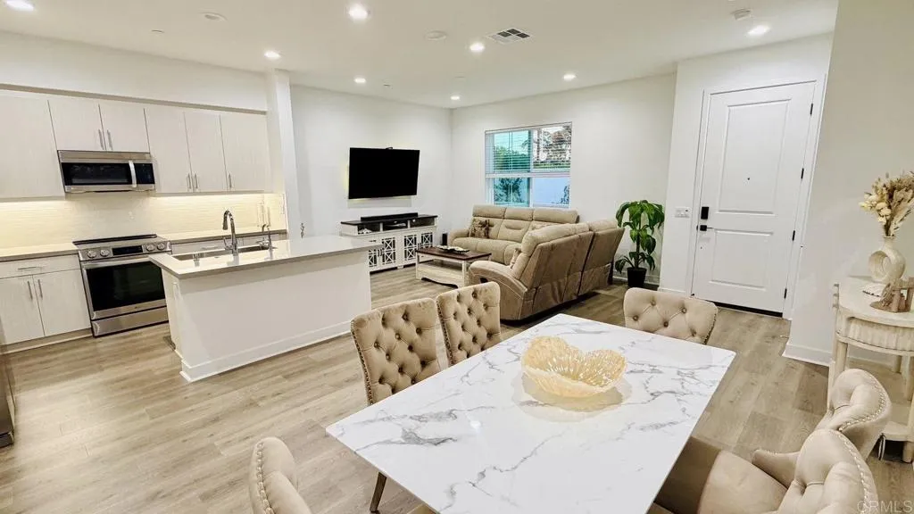 https://cdn.realtyfeed.com/cdn/127/306576328/56461039d04051642d575ff79f468227.webp