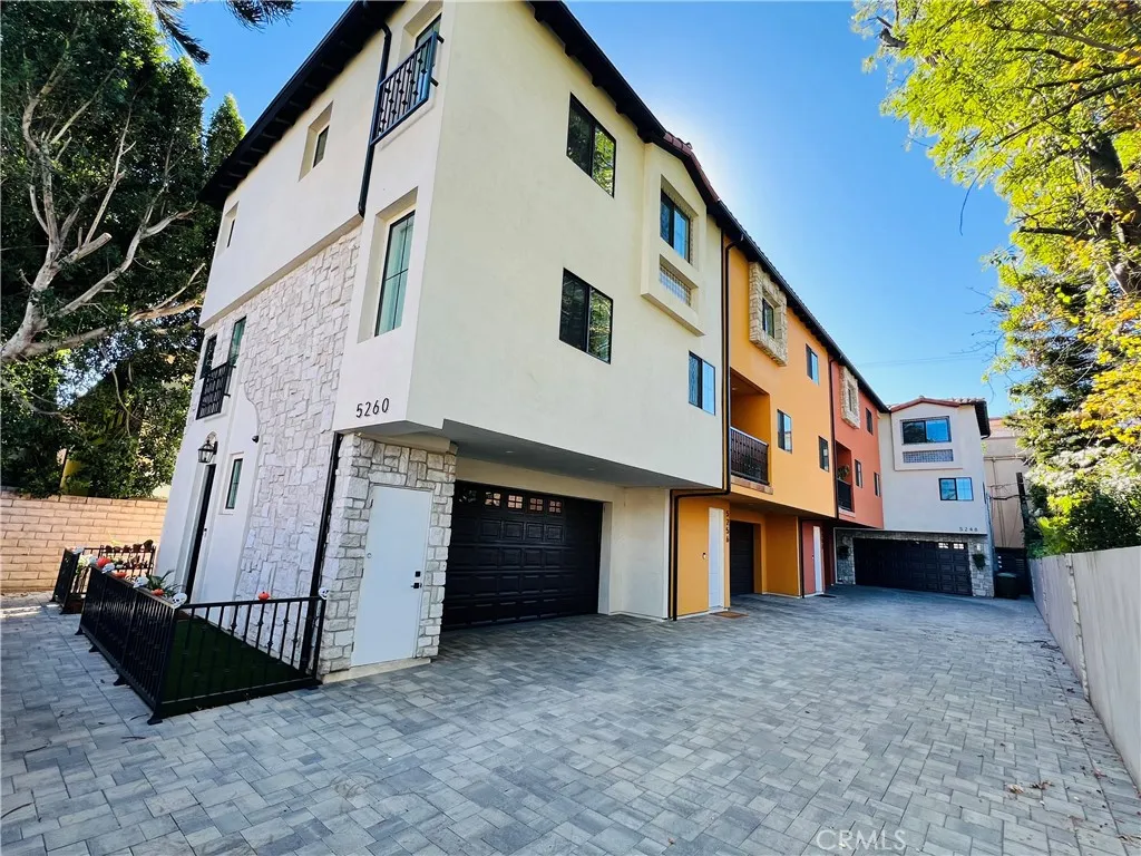 Sherman Oaks, CA 91411