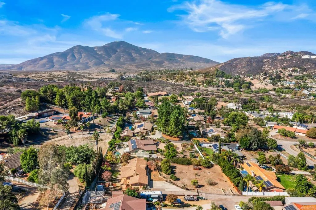 https://cdn.realtyfeed.com/cdn/127/306576717/2064ca64e7c926212b12ea20c62c6aa1.webp