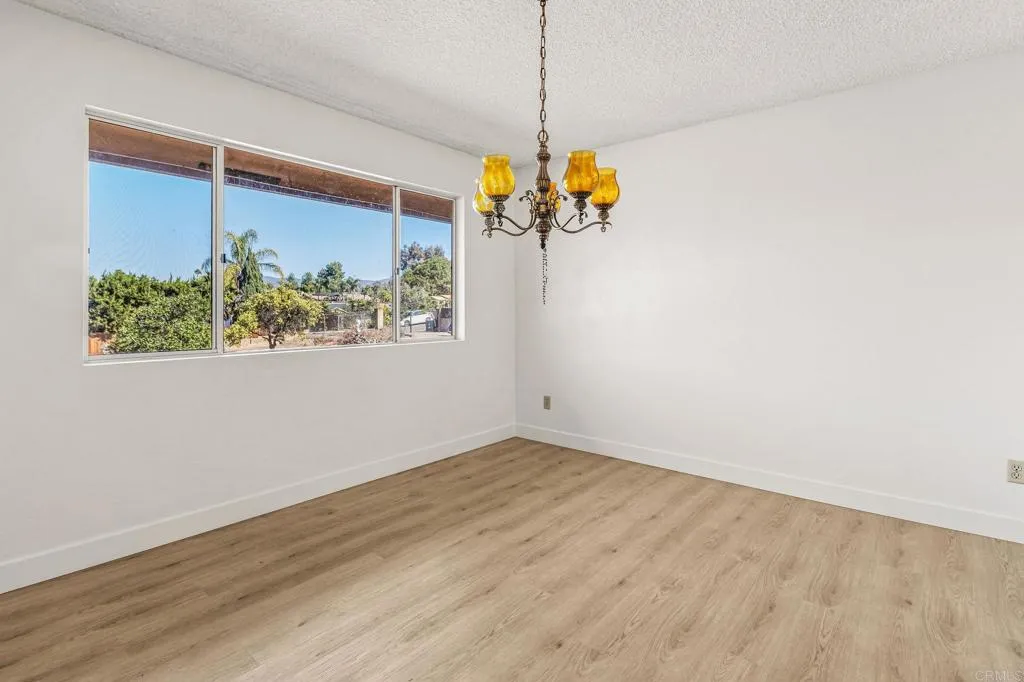 https://cdn.realtyfeed.com/cdn/127/306576717/41cc1f5563bdc5579656471c7e259fe1.webp