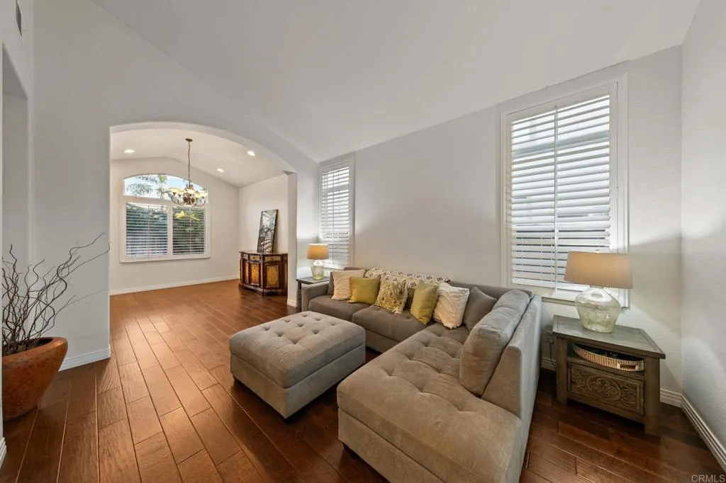 https://cdn.realtyfeed.com/cdn/127/306576737/cd8c89afd3319d93380891780f76ed3b.webp