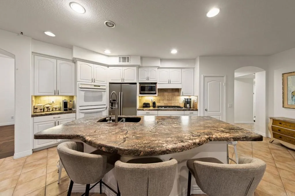 https://cdn.realtyfeed.com/cdn/127/306576737/d90dc715e2c10a1f3586fabfce84c525.webp