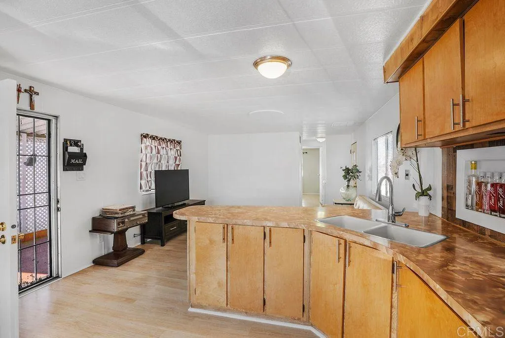 https://cdn.realtyfeed.com/cdn/127/306576754/e7b8432431ac12335237b5d948460316.webp