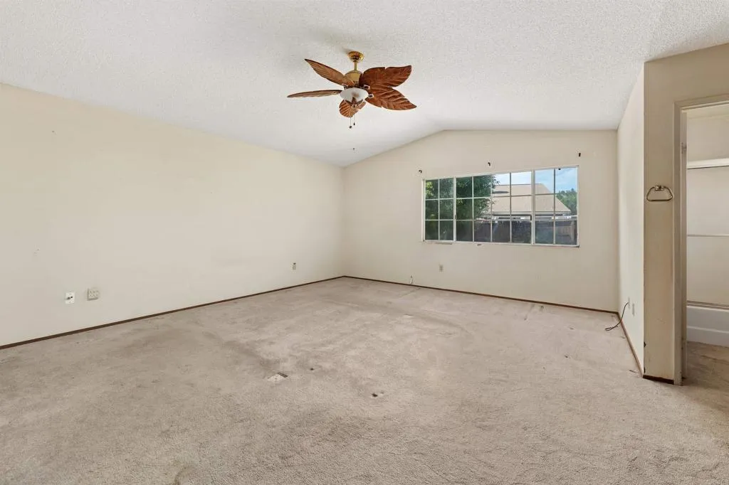 https://cdn.realtyfeed.com/cdn/127/306576980/11f204e7dbce41442784c38b0e7a55e3.webp