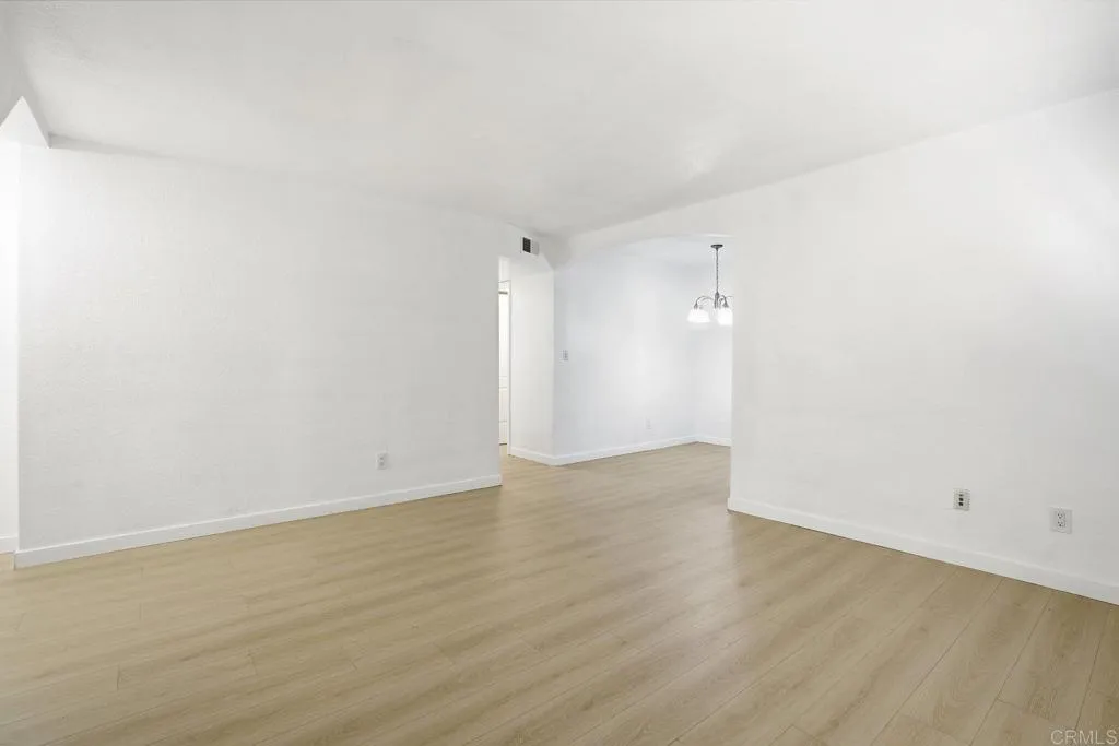https://cdn.realtyfeed.com/cdn/127/306577034/87dd87991cb39c278a61082f0f23bced.webp