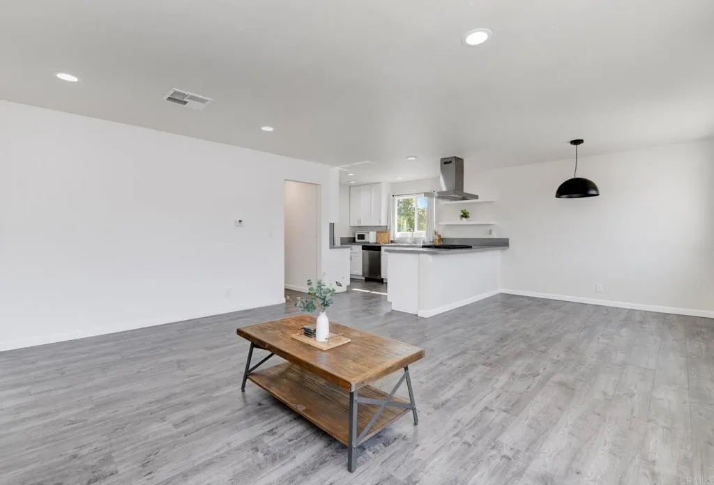 https://cdn.realtyfeed.com/cdn/127/306577238/f76a6f3870e102566bb918174eab9ec6.webp