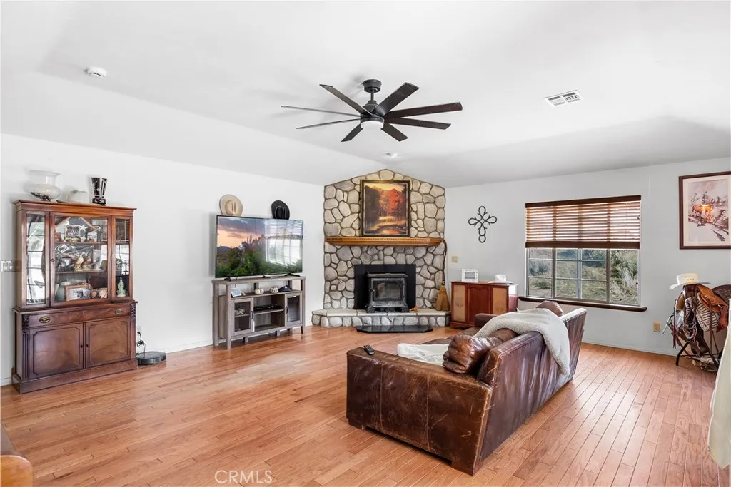 18888 Pellisier Road, Tehachapi, CA 93561 - Photo 5 of 43, Tehachapi, CA