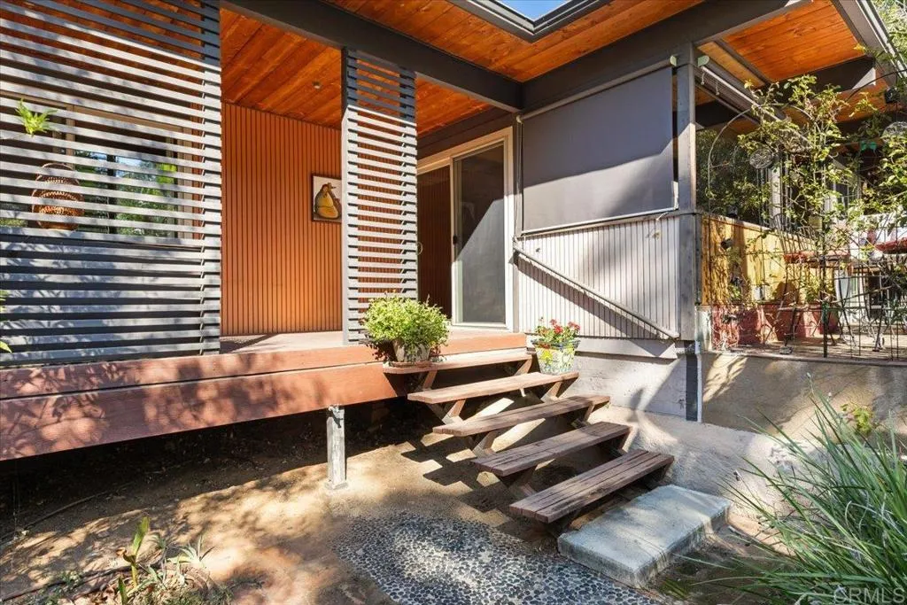 https://cdn.realtyfeed.com/cdn/127/306577303/98f266f797ae10f94324ccb4a9809552.webp