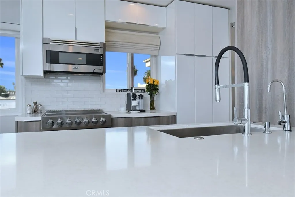 Sherman Oaks, CA 91423