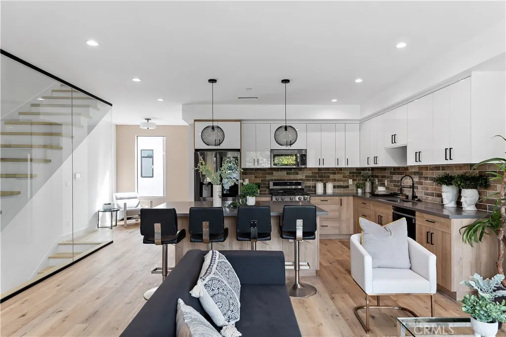 Valley Village, CA 91607