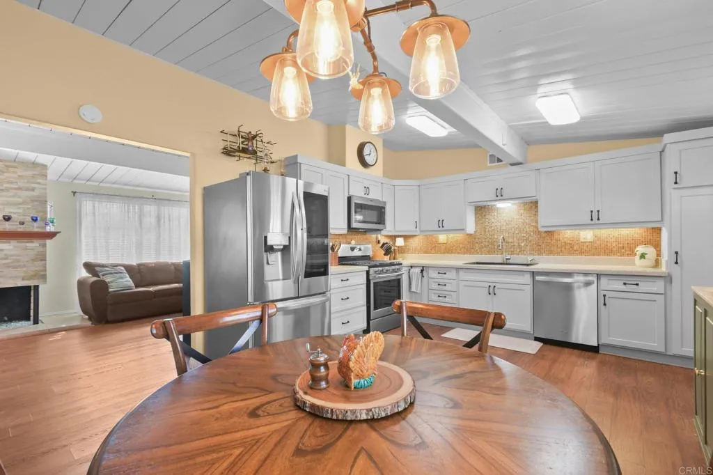 https://cdn.realtyfeed.com/cdn/127/306577409/6cac63aa202c4c8499f9a2513e4015fb.webp