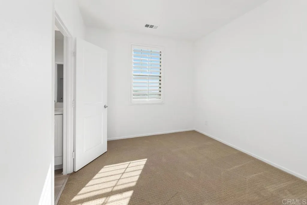https://cdn.realtyfeed.com/cdn/127/306577490/77a10c30838c2d9ce9cb49e197ad1f6d.webp