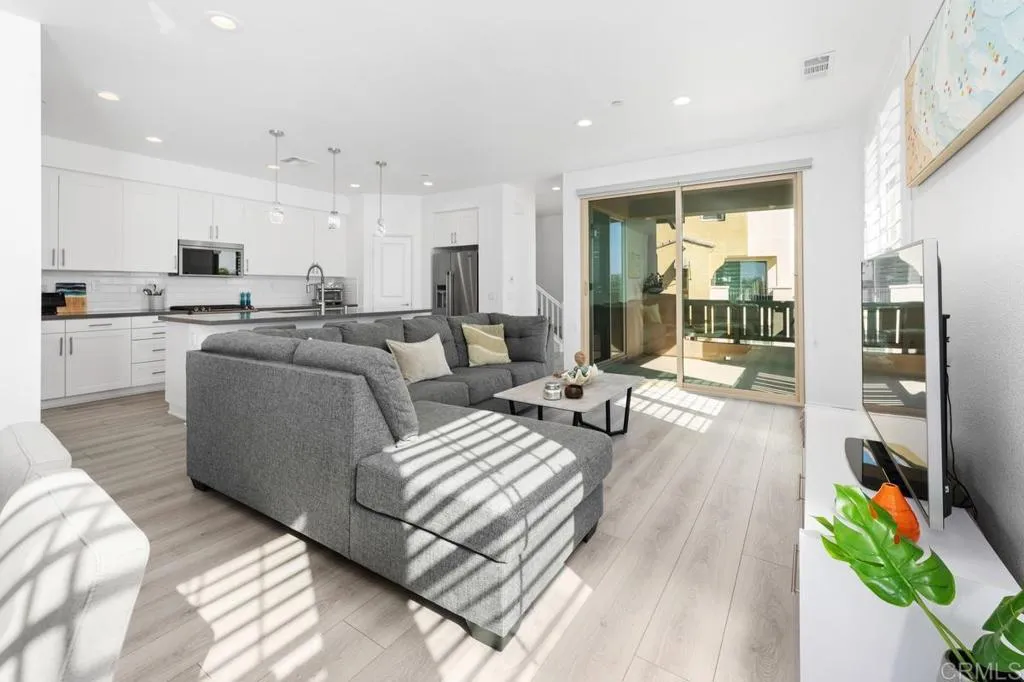 https://cdn.realtyfeed.com/cdn/127/306577490/93d7d872edf02252827a38d84994821d.webp