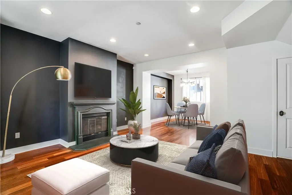 La Crescenta, CA 91214