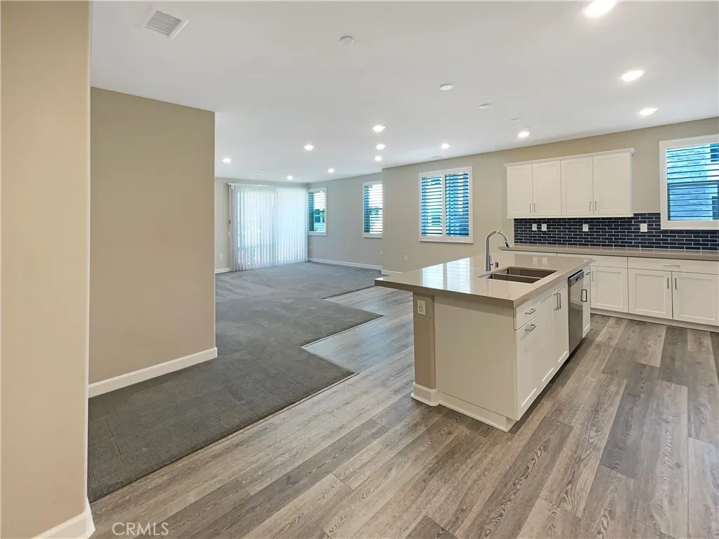 https://cdn.realtyfeed.com/cdn/127/306577522/9f9d0cc6ff8cdf460bb5ed5c011aaf47.webp