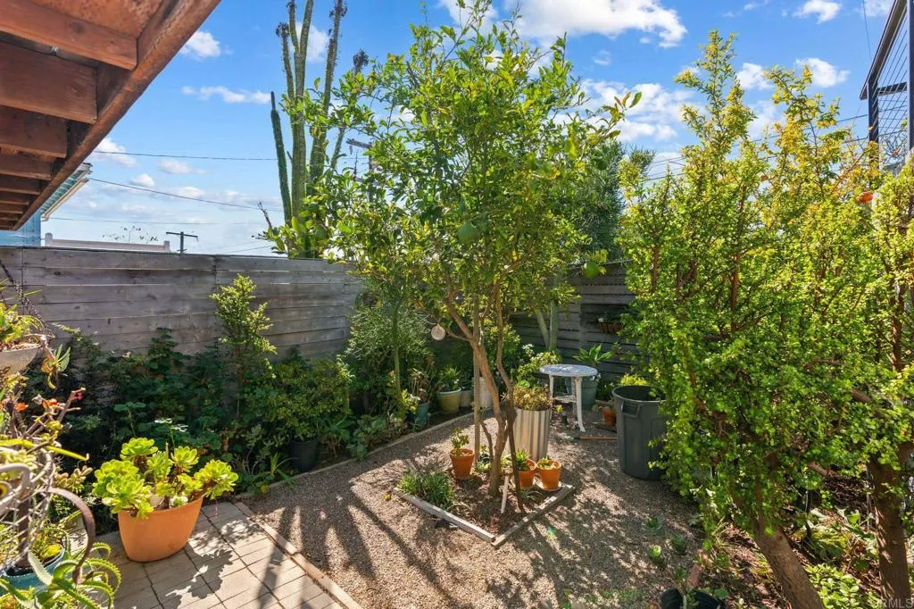 https://cdn.realtyfeed.com/cdn/127/306577559/ea105ec7269e50a97af6683c3f1b5119.webp