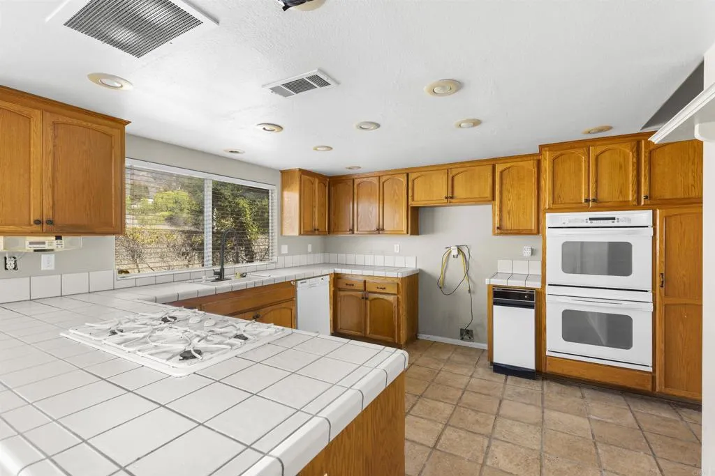 https://cdn.realtyfeed.com/cdn/127/306577578/928f318251848437bd8c1d332160acf4.webp