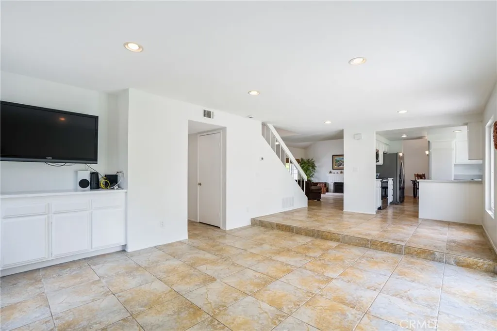https://cdn.realtyfeed.com/cdn/127/306577897/2d0e818f3c3b2651295e0cd558f74b0d.webp