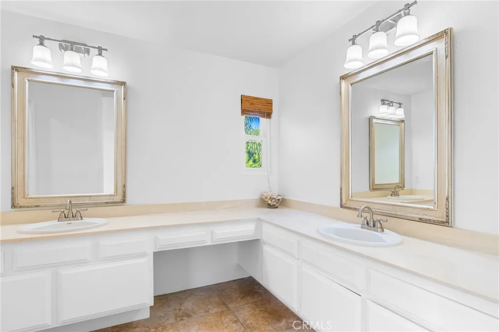 https://cdn.realtyfeed.com/cdn/127/306577897/7ee3f3d2649b91adb01070e15458c2f6.webp
