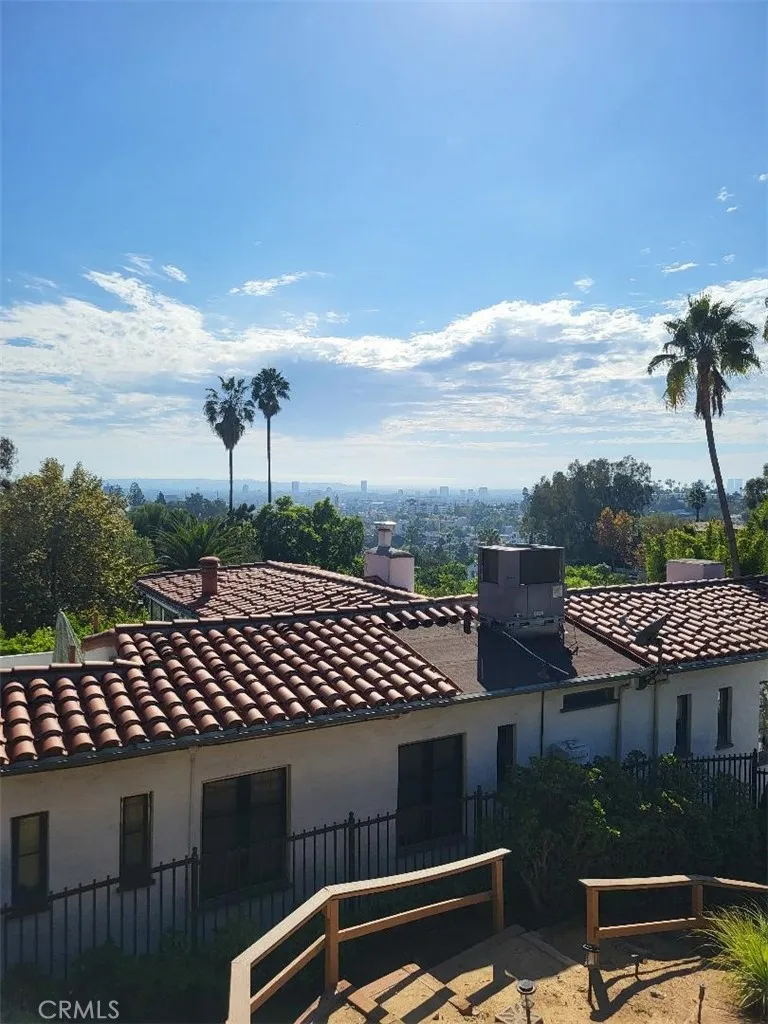 Los Angeles, CA 90068