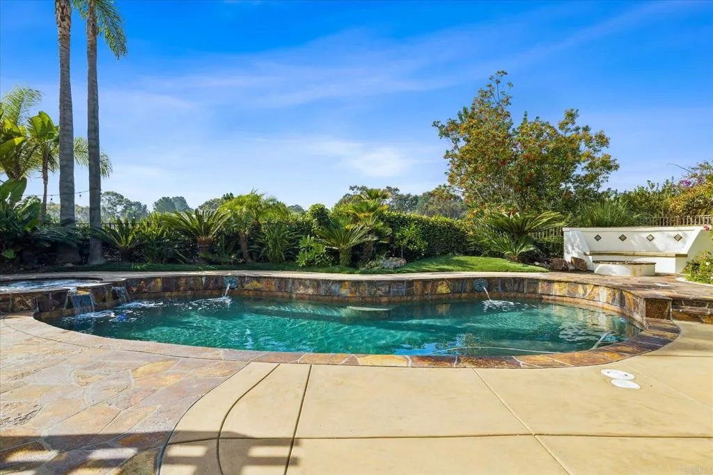 https://cdn.realtyfeed.com/cdn/127/306578094/988c7cbd821827c26860fc2e0ecec3d8.webp