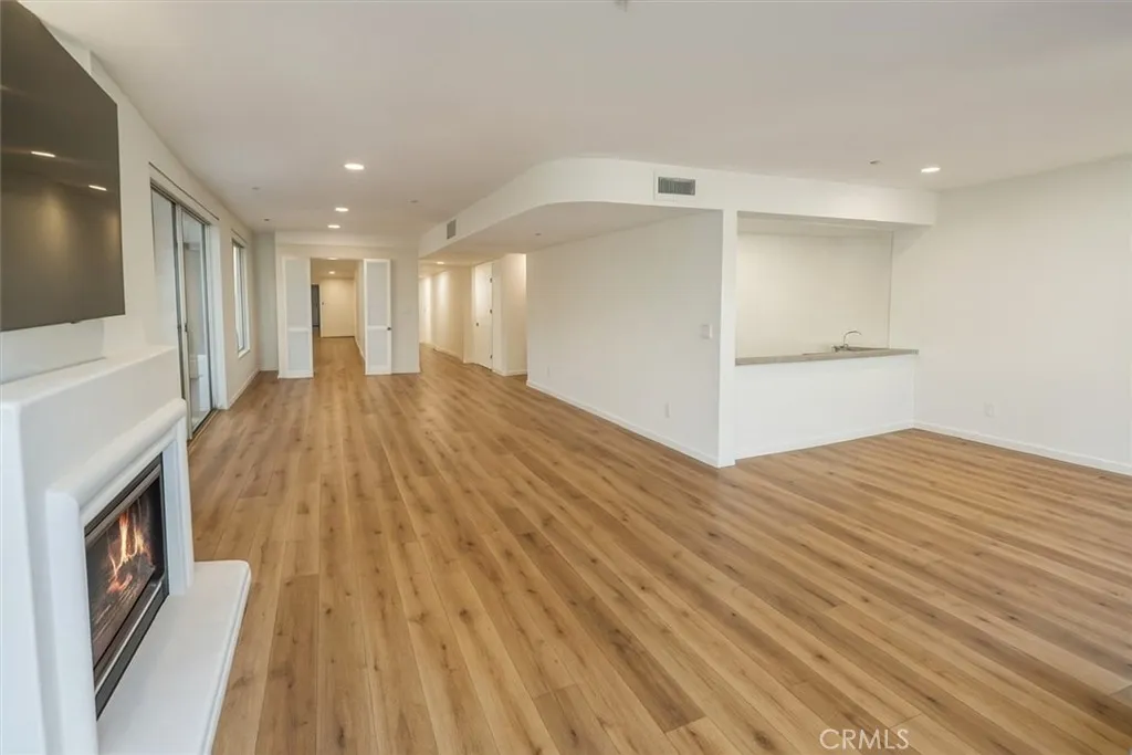 Los Angeles, CA 90025