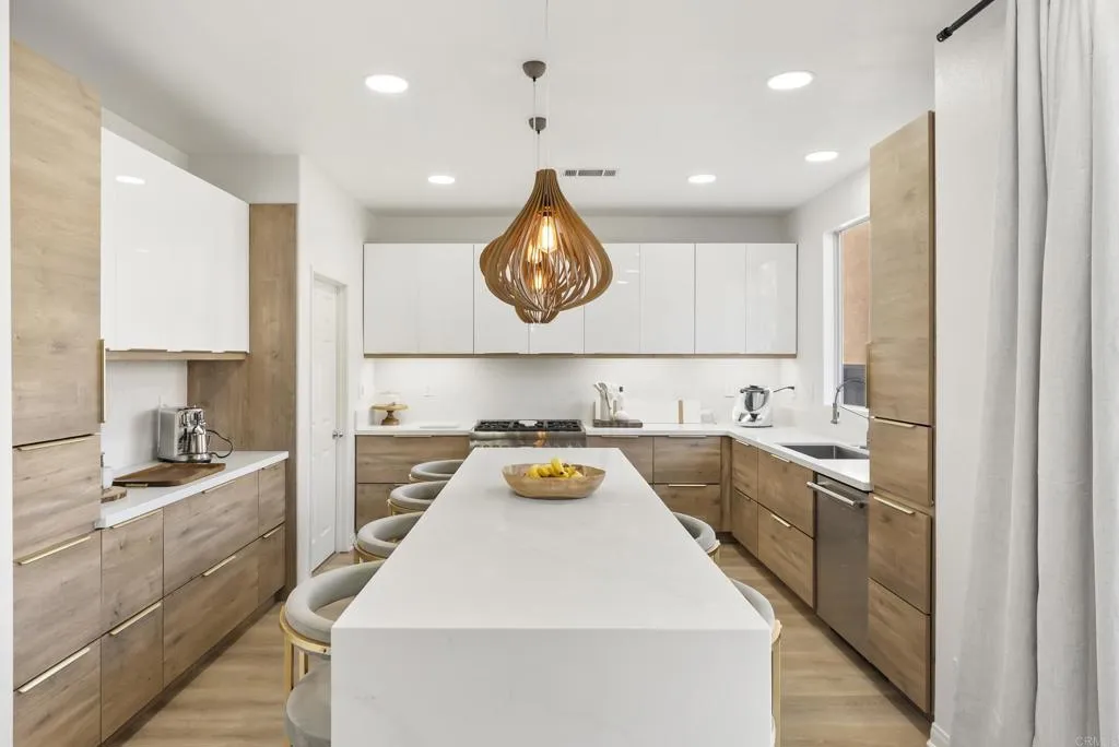 https://cdn.realtyfeed.com/cdn/127/306578121/2a28b3625b0a0c96775f5b8d128ae641.webp