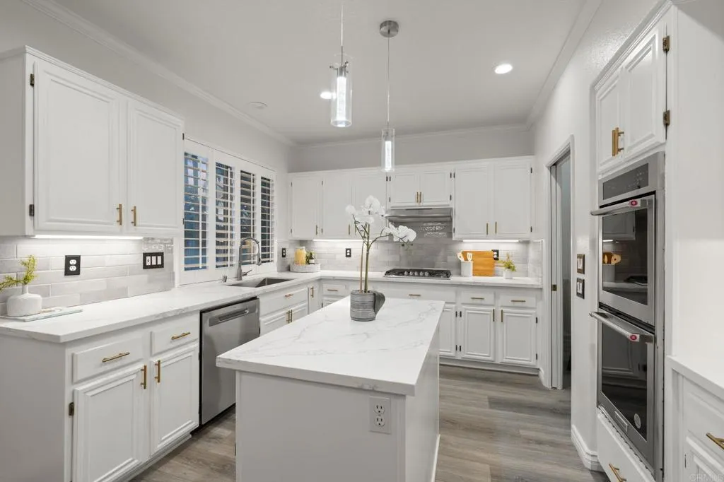 https://cdn.realtyfeed.com/cdn/127/306578201/8ea1756811a42653f239822bf29a5382.webp
