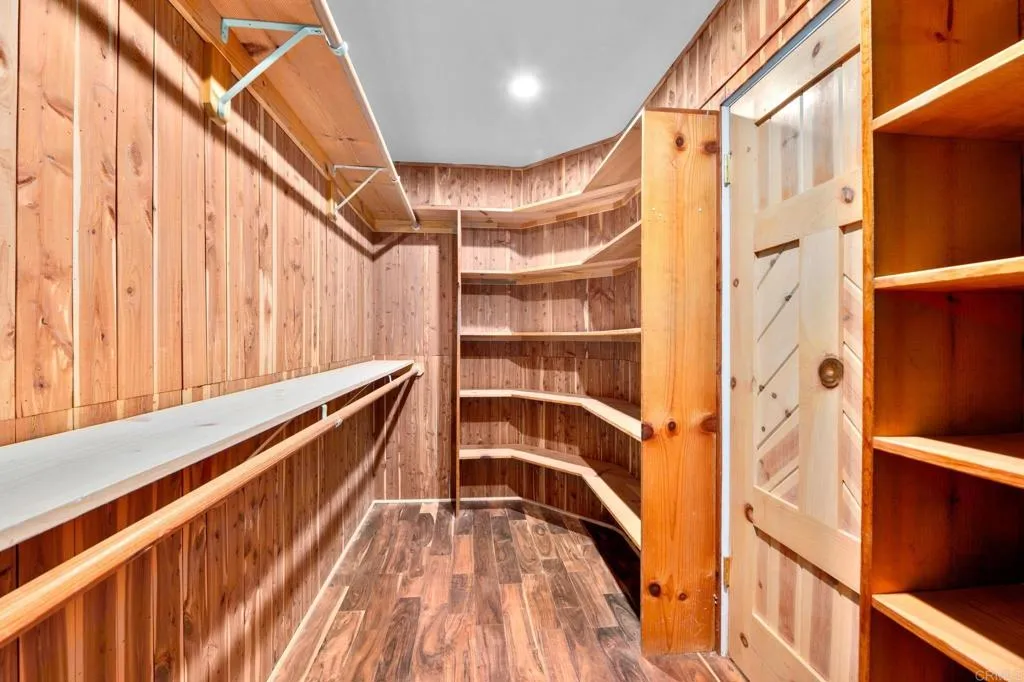 https://cdn.realtyfeed.com/cdn/127/306578330/44c40f8fc8753586e67eef2831788867.webp