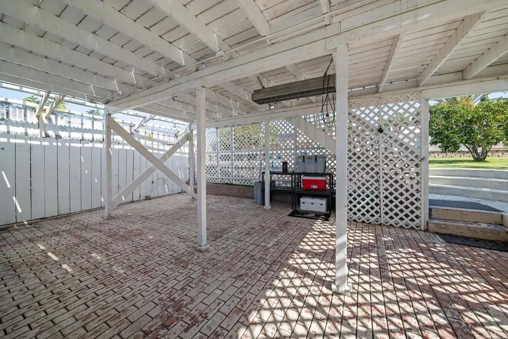 https://cdn.realtyfeed.com/cdn/127/306578387/2141a3ca5384f75e7e34c59087e9017d.webp