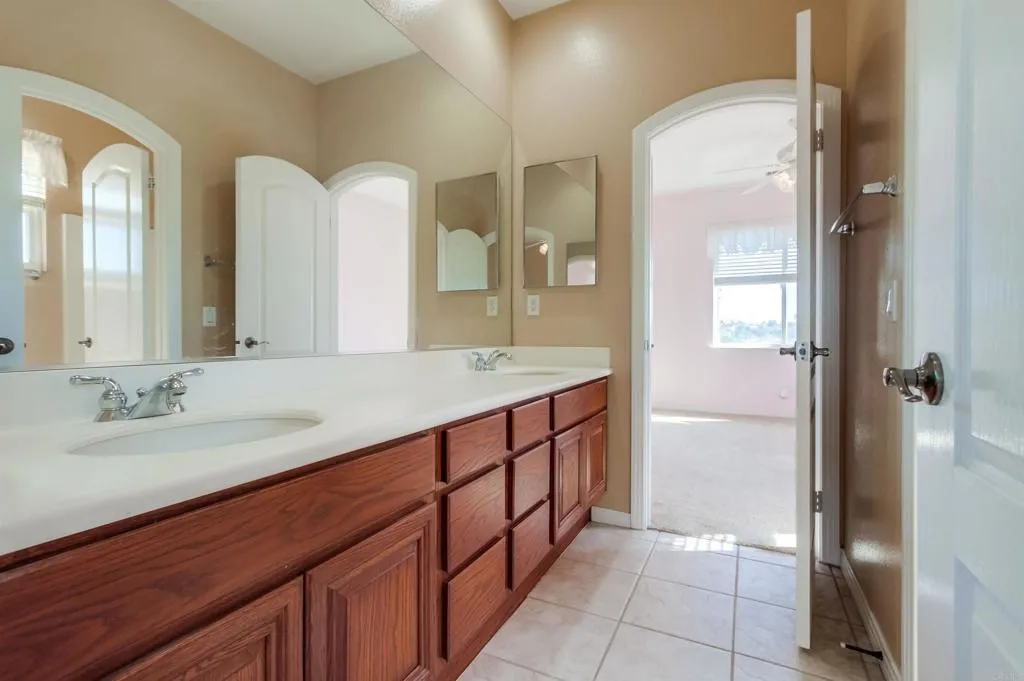 https://cdn.realtyfeed.com/cdn/127/306578395/52b2b29847edba38717b47bb289c1eb9.webp