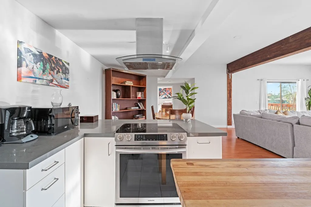 https://cdn.realtyfeed.com/cdn/127/306578463/7c3439e9ee53b9bd52c356c82e451043.webp