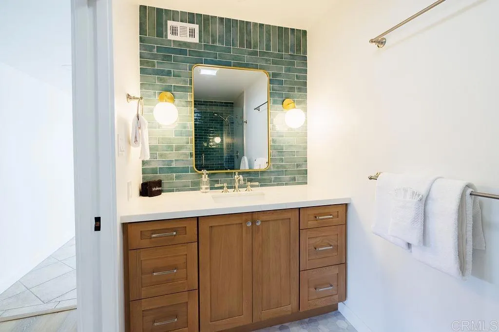 Photo #28: NDP2510425 Listing: Photo #28