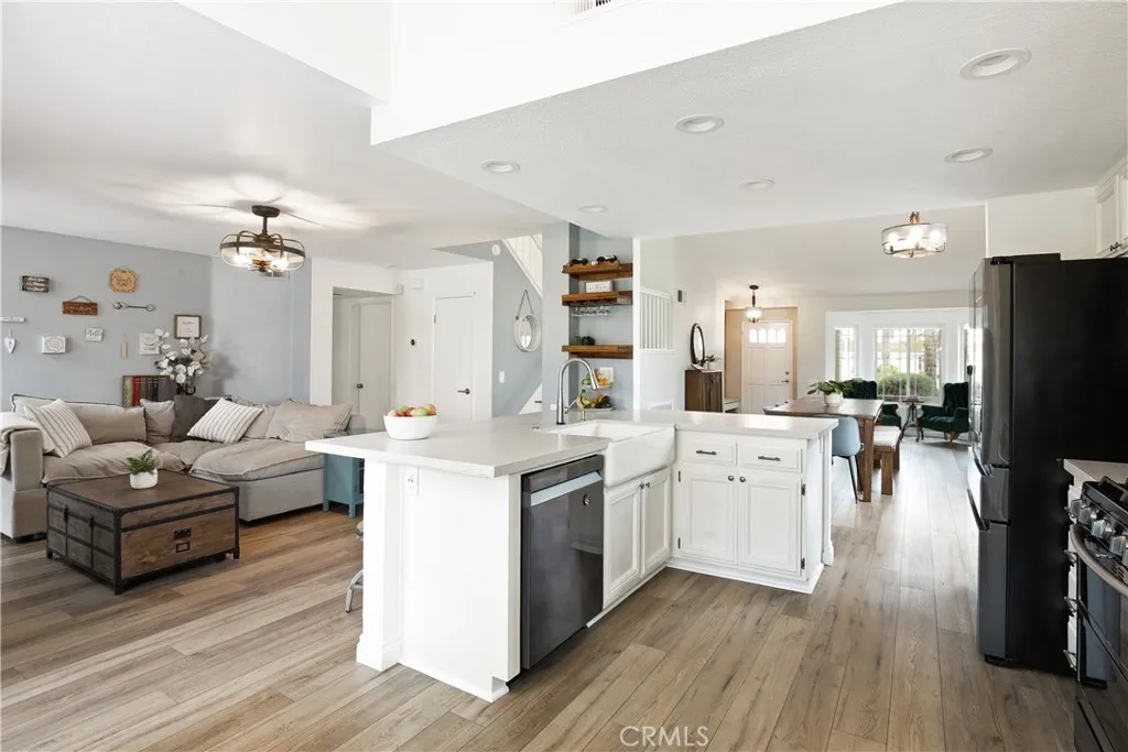 https://cdn.realtyfeed.com/cdn/127/306578571/c787303d2d6d3682c1814655b1812f65.webp