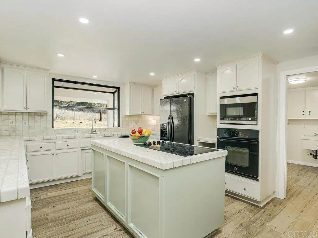 https://cdn.realtyfeed.com/cdn/127/306579500/2cd8faa160559a818b5048cc42090d44.webp