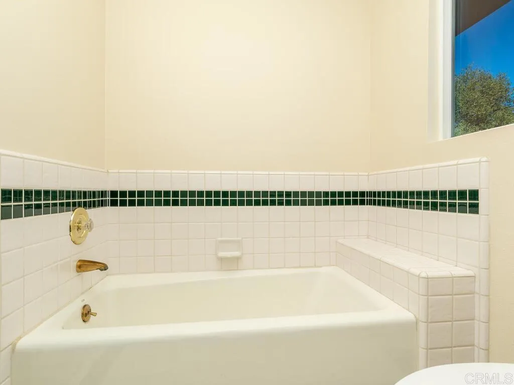 https://cdn.realtyfeed.com/cdn/127/306579500/95756fdb83cdb4c20d7a686582c1c725.webp